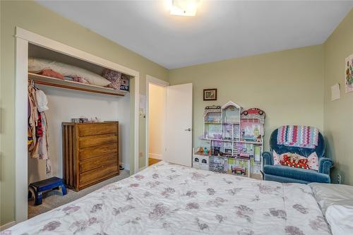 1465 Dartmouth Street, Penticton, BC - Indoor Photo Showing Bedroom