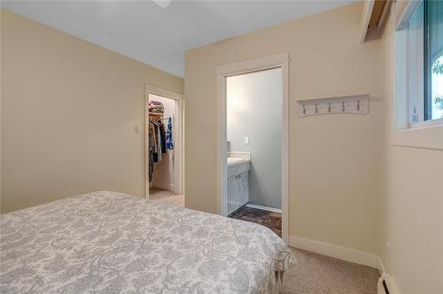 1465 Dartmouth Street, Penticton, BC - Indoor Photo Showing Bedroom