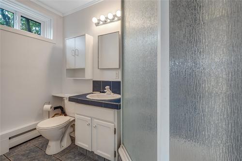 1465 Dartmouth Street, Penticton, BC - Indoor Photo Showing Bathroom