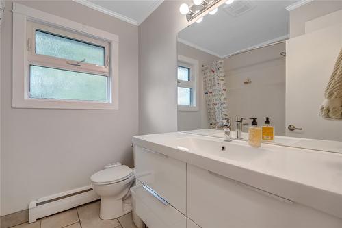 1465 Dartmouth Street, Penticton, BC - Indoor Photo Showing Bathroom