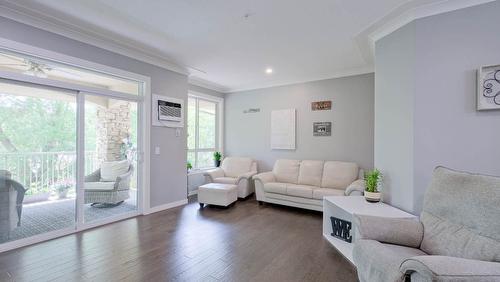 104-1966 Enterprise Way, Kelowna, BC - Indoor Photo Showing Living Room