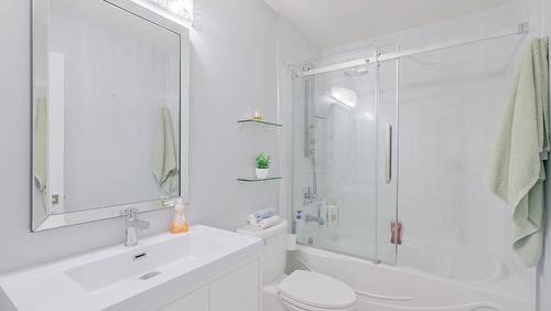 104-1966 Enterprise Way, Kelowna, BC - Indoor Photo Showing Bathroom