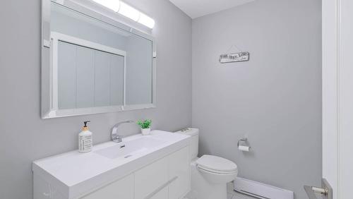 104-1966 Enterprise Way, Kelowna, BC - Indoor Photo Showing Bathroom