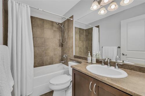 112-3521 Carrington Road, West Kelowna, BC - Indoor Photo Showing Bathroom