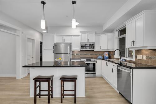 112-3521 Carrington Road, West Kelowna, BC - Indoor Photo Showing Kitchen With Upgraded Kitchen