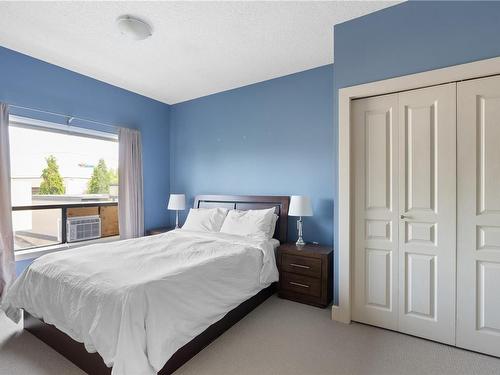 313-870 Short St, Saanich, BC - Indoor Photo Showing Bedroom