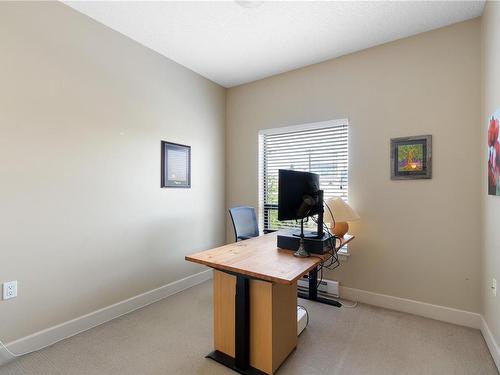 313-870 Short St, Saanich, BC - Indoor Photo Showing Office