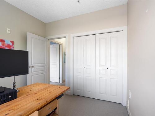 313-870 Short St, Saanich, BC - Indoor