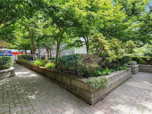 313-870 Short St, Saanich, BC - Outdoor