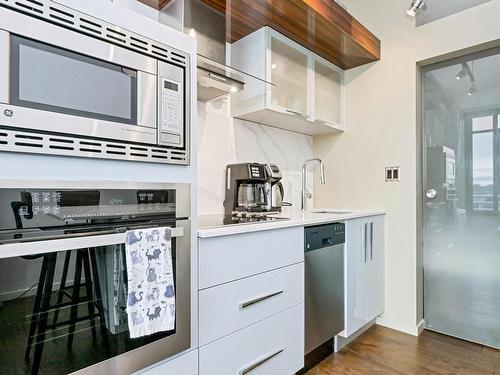 626-1029 View St, Victoria, BC - Indoor Photo Showing Kitchen