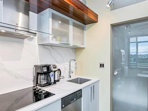 626-1029 View St, Victoria, BC - Indoor Photo Showing Kitchen