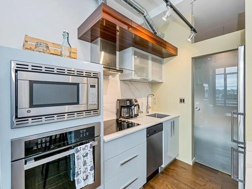 626-1029 View St, Victoria, BC - Indoor Photo Showing Kitchen