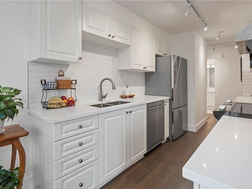 116-9 Adams Rd, Campbell River, BC - Indoor Photo Showing Kitchen With Double Sink