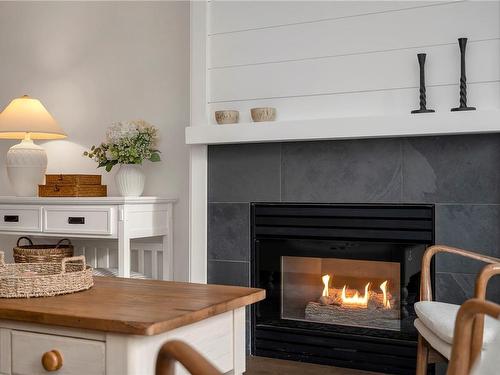 116-9 Adams Rd, Campbell River, BC - Indoor Photo Showing Living Room With Fireplace