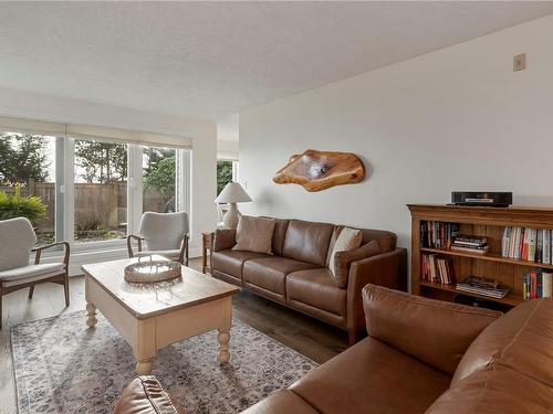 116-9 Adams Rd, Campbell River, BC - Indoor Photo Showing Living Room