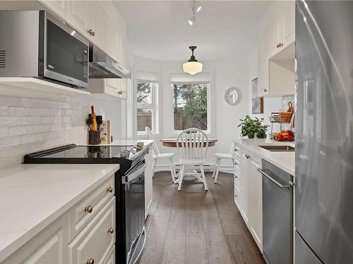 116-9 Adams Rd, Campbell River, BC - Indoor Photo Showing Kitchen With Upgraded Kitchen