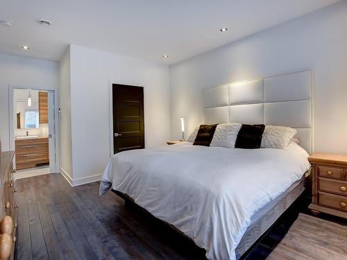 Chambre Ã  coucher principale - 3171  - 3171A Rue Laurin, Sainte-Marthe-Sur-Le-Lac, QC - Indoor Photo Showing Bedroom