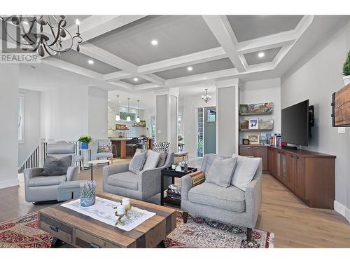 1926 Pineridge Mountain Link, Invermere, BC - Indoor Photo Showing Living Room