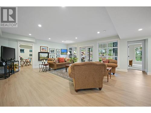 1926 Pineridge Mountain Link, Invermere, BC - Indoor Photo Showing Living Room