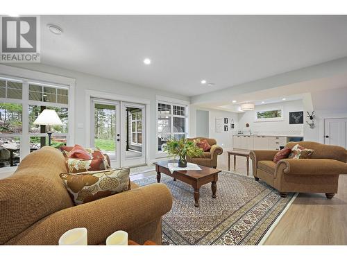 1926 Pineridge Mountain Link, Invermere, BC - Indoor Photo Showing Living Room