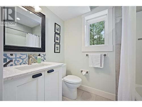 1926 Pineridge Mountain Link, Invermere, BC - Indoor Photo Showing Bathroom