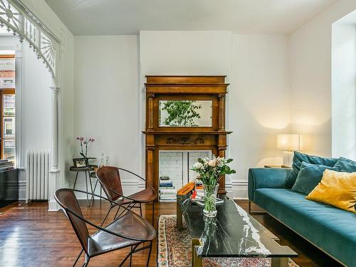 Salon - 202 Rue Roy E., Montréal (Le Plateau-Mont-Royal), QC - Indoor Photo Showing Living Room