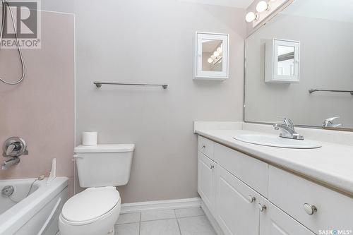 203 451 Pendygrasse Road, Saskatoon, SK - Indoor Photo Showing Bathroom