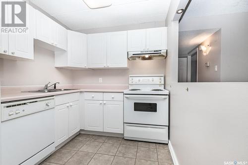 203 451 Pendygrasse Road, Saskatoon, SK - Indoor Photo Showing Kitchen With Double Sink