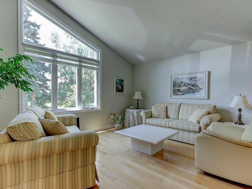 Living room - 560 Rue Duquesne, Saint-Bruno-De-Montarville, QC - Indoor Photo Showing Living Room