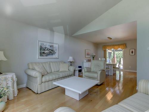 Living room - 560 Rue Duquesne, Saint-Bruno-De-Montarville, QC - Indoor Photo Showing Living Room