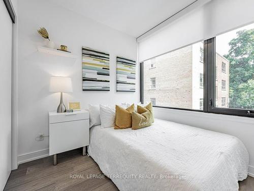 C-123 Roselawn Ave, Toronto, ON - Indoor Photo Showing Bedroom