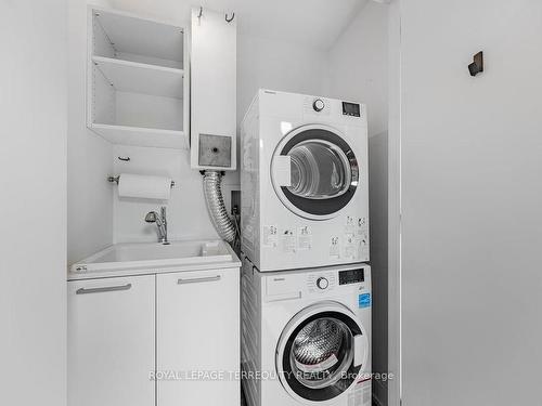 C-123 Roselawn Ave, Toronto, ON - Indoor Photo Showing Laundry Room