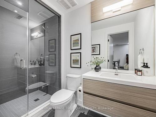 C-123 Roselawn Ave, Toronto, ON - Indoor Photo Showing Bathroom