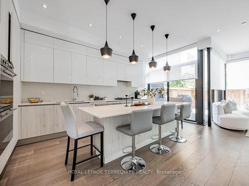 C-123 Roselawn Ave, Toronto, ON - Indoor Photo Showing Kitchen With Upgraded Kitchen