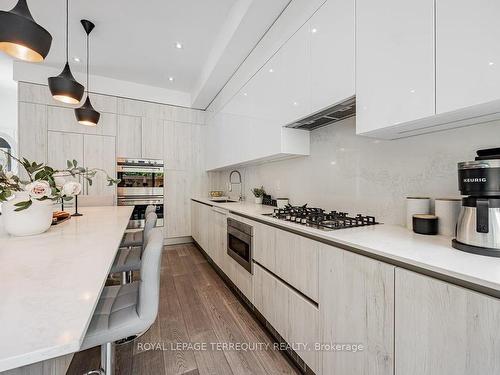 C-123 Roselawn Ave, Toronto, ON - Indoor Photo Showing Kitchen With Upgraded Kitchen