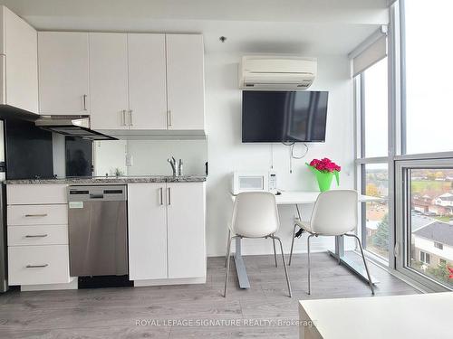 612-1900 Simcoe St, Oshawa, ON - Indoor Photo Showing Kitchen