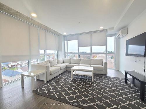 612-1900 Simcoe St, Oshawa, ON - Indoor Photo Showing Living Room