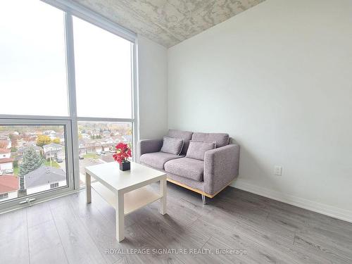 612-1900 Simcoe St, Oshawa, ON - Indoor Photo Showing Living Room