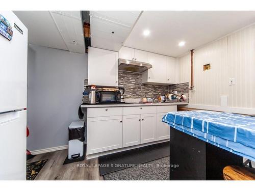 1609 Gandalf Crt, Pickering, ON - Indoor Photo Showing Kitchen