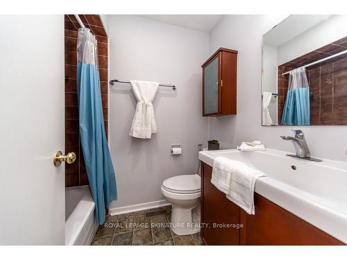 1609 Gandalf Crt, Pickering, ON - Indoor Photo Showing Bathroom