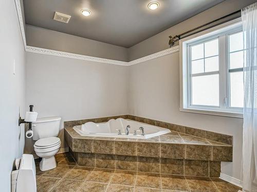 Bathroom - 17750 Rue Notre-Dame, Mirabel, QC - Indoor Photo Showing Bathroom