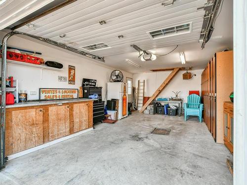 Garage - 17750 Rue Notre-Dame, Mirabel, QC - Indoor Photo Showing Garage