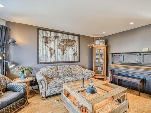 Living room - 17750 Rue Notre-Dame, Mirabel, QC - Indoor Photo Showing Living Room