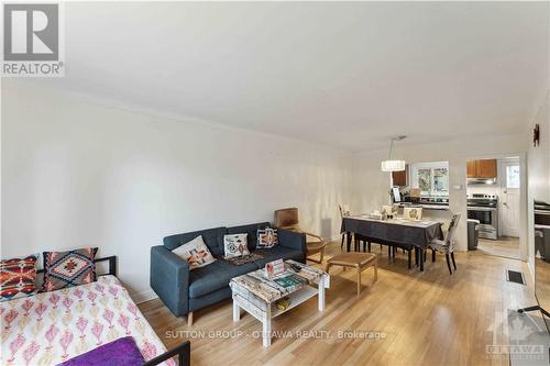 220 Westhaven Crescent, Ottawa, ON - Indoor Photo Showing Living Room