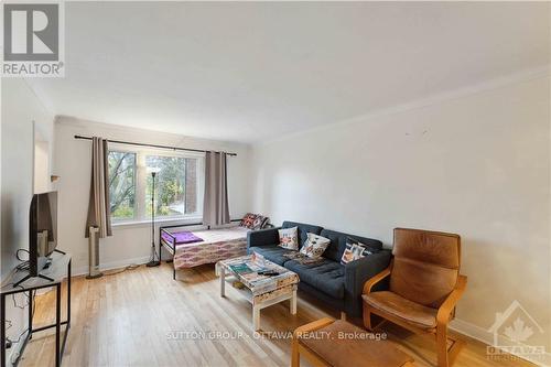 220 Westhaven Crescent, Ottawa, ON - Indoor Photo Showing Living Room