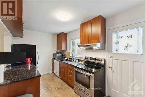 220 Westhaven Crescent, Ottawa, ON - Indoor Photo Showing Kitchen