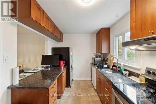 220 Westhaven Crescent, Ottawa, ON - Indoor Photo Showing Kitchen