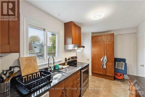 220 Westhaven Crescent, Ottawa, ON - Indoor Photo Showing Kitchen