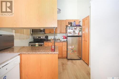 2 331 Pendygrasse Road, Saskatoon, SK - Indoor Photo Showing Kitchen With Double Sink