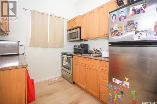 2 331 Pendygrasse Road, Saskatoon, SK - Indoor Photo Showing Kitchen With Double Sink